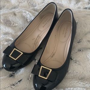 EUC Cole Haan black patent toe wedges with bow 8